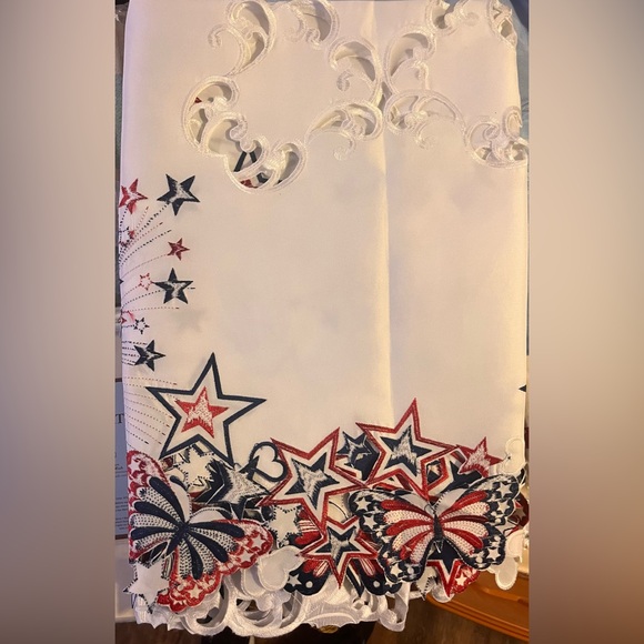 Patriotic Embroidered Butterflies and Stars Table Linen -Square (Brand new) - Picture 4 of 5